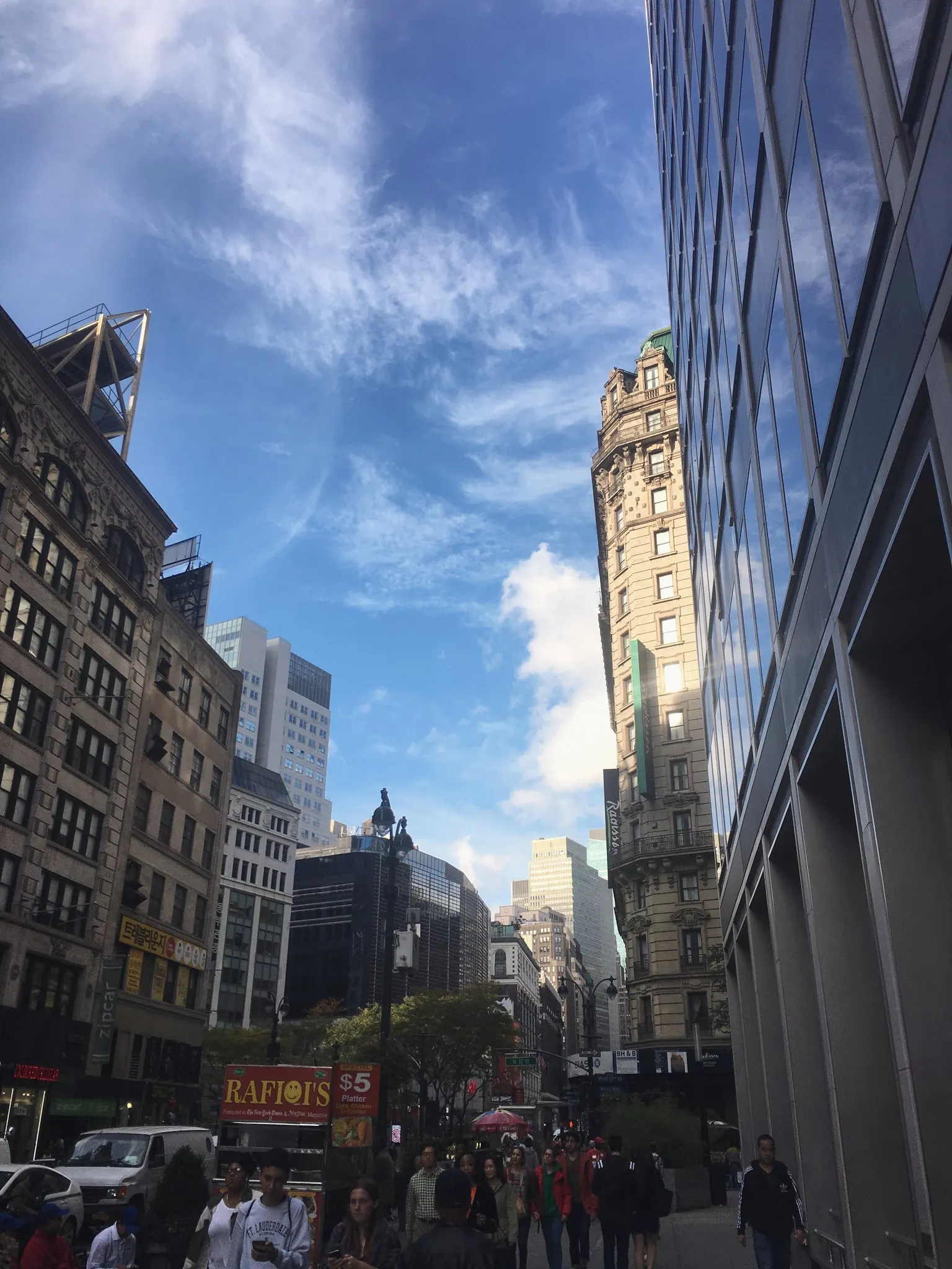 A Manhattan street with buildings in the fall